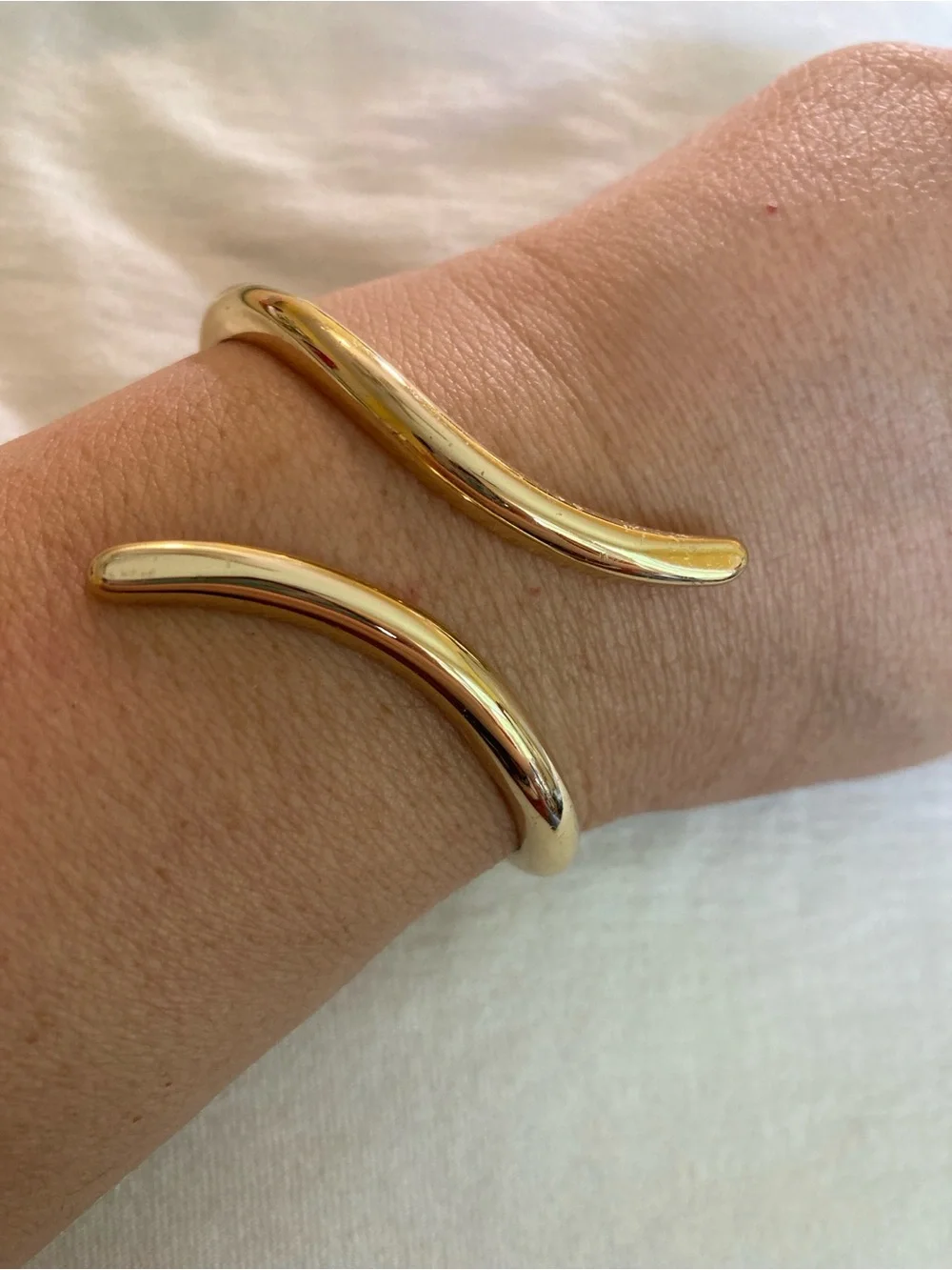 Minimalistic Gold Tone Bypass Hinged Bangle Bracelet